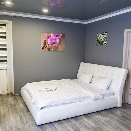 Cozy Apartment In A New Building Close To The Downtown Kyiv Exterior photo